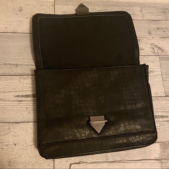 BCBG clutch - Picture 4 of 6